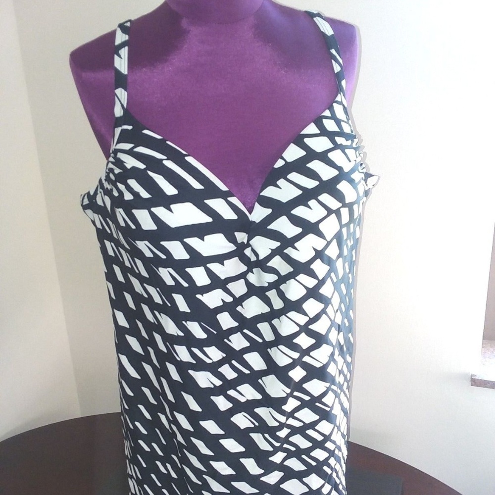 LANE BRYANT SIZE 28 ONE PIECE  SWIM DRESS